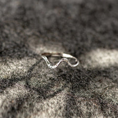 water-wave-silver-ring-in-fashion-design