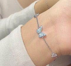 blue-luminous-smart-butterfly-necklace